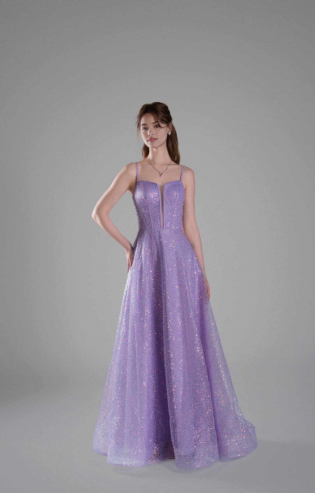 Vestidos de fiesta largos hasta el suelo con tirantes finos, escote corazón, espalda descubierta y purpurina en corte A