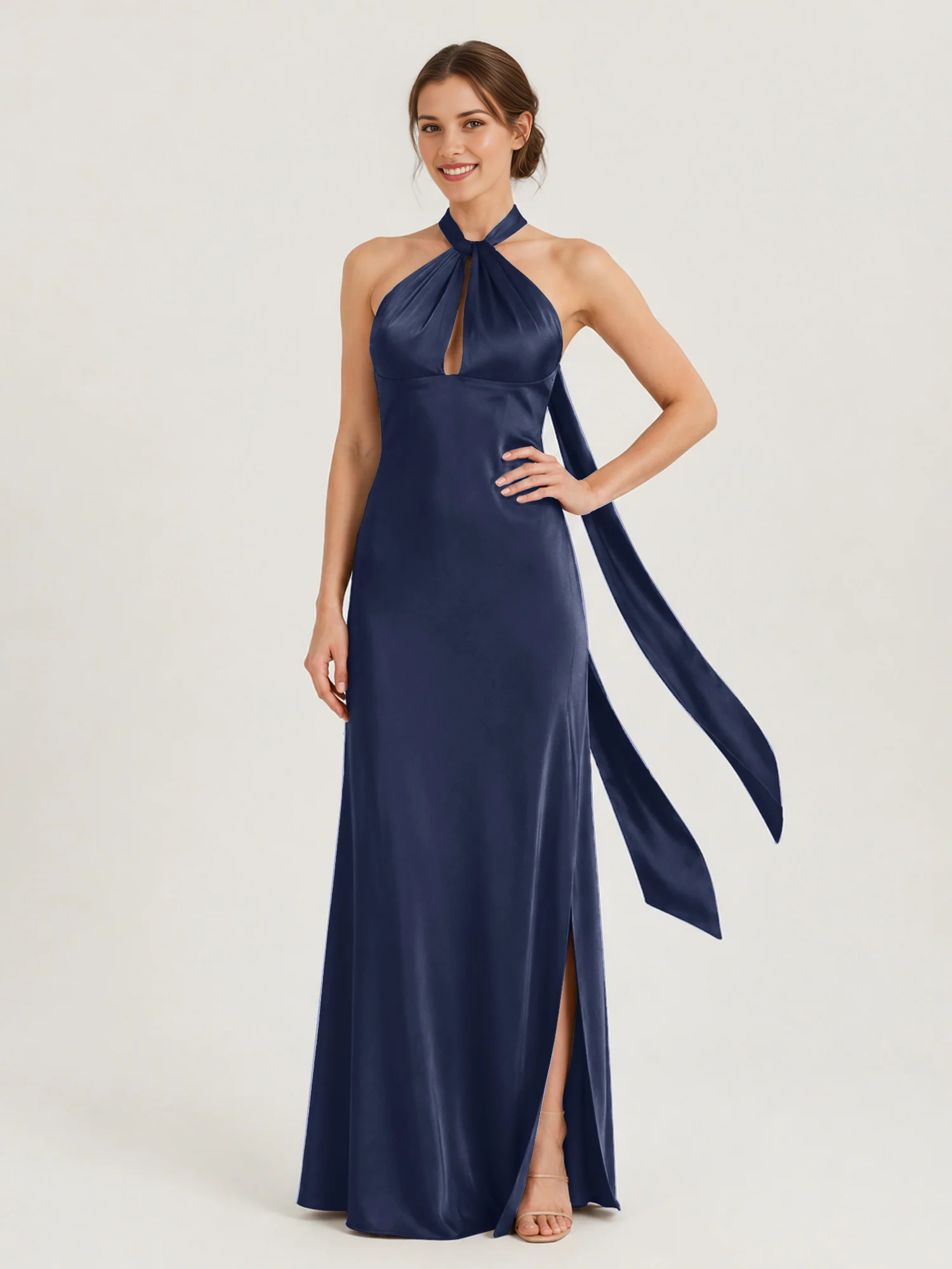 Vestido largo de dama de honor con hombros descubiertos, escote corazón, cintura plisada de tul y lazo en la espalda.