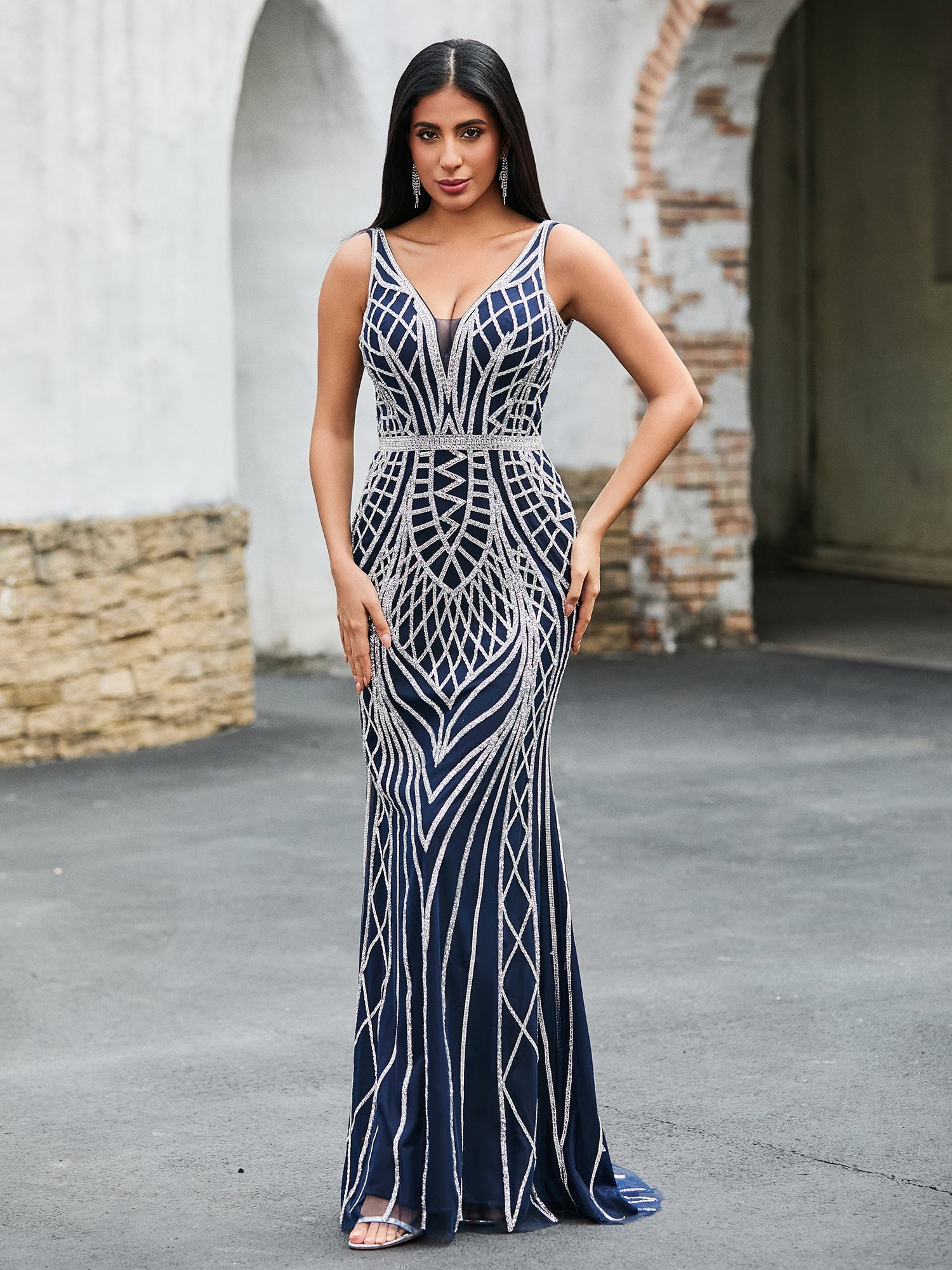 Vestido Formal de Sirena Geométrico con Cuentas en Azul Marino, sin Mangas, con Escote en V, y Cinturón de Cuentas para Fiesta de Graduación y Eventos de Gala
