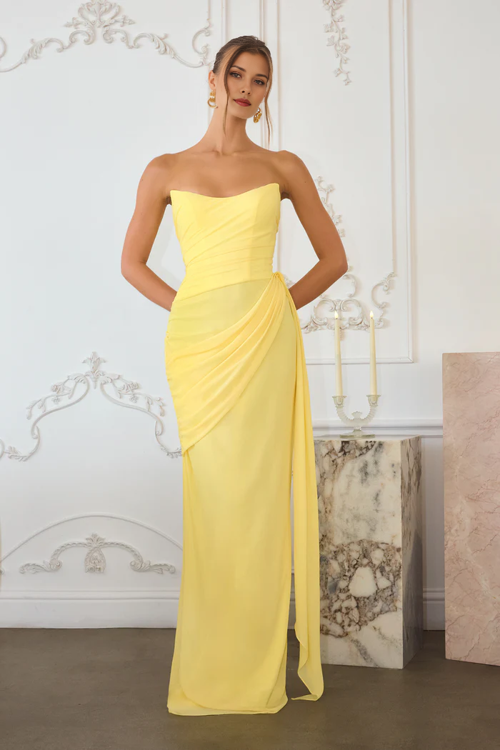 Vestido de noche de gasa fruncido sin tirantes con cola de sirena y fajín drapeado - Vestido formal para fiesta de graduación e invitada de boda