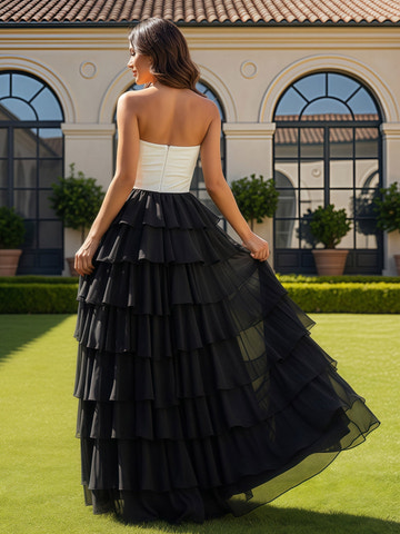 Vestido de gala formal sin tirantes en blanco y negro, corpiño anudado con escote corazón, vestido largo de tul con volantes escalonados y abertura alta para eventos de graduación y bodas