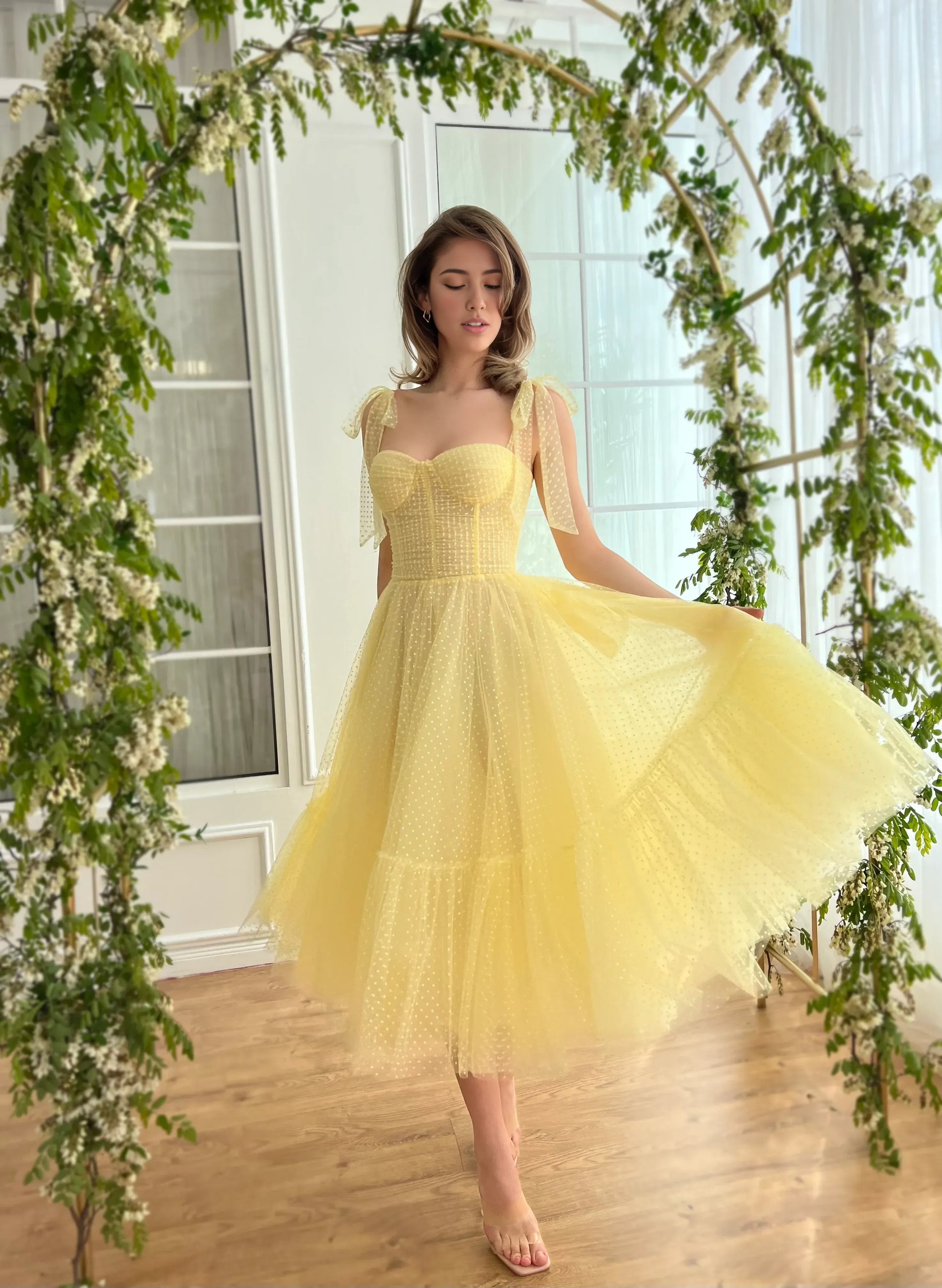 Whimsical A-Line Sweetheart Bow-Strap Dotted Tulle Tea-Length Homecoming Dress