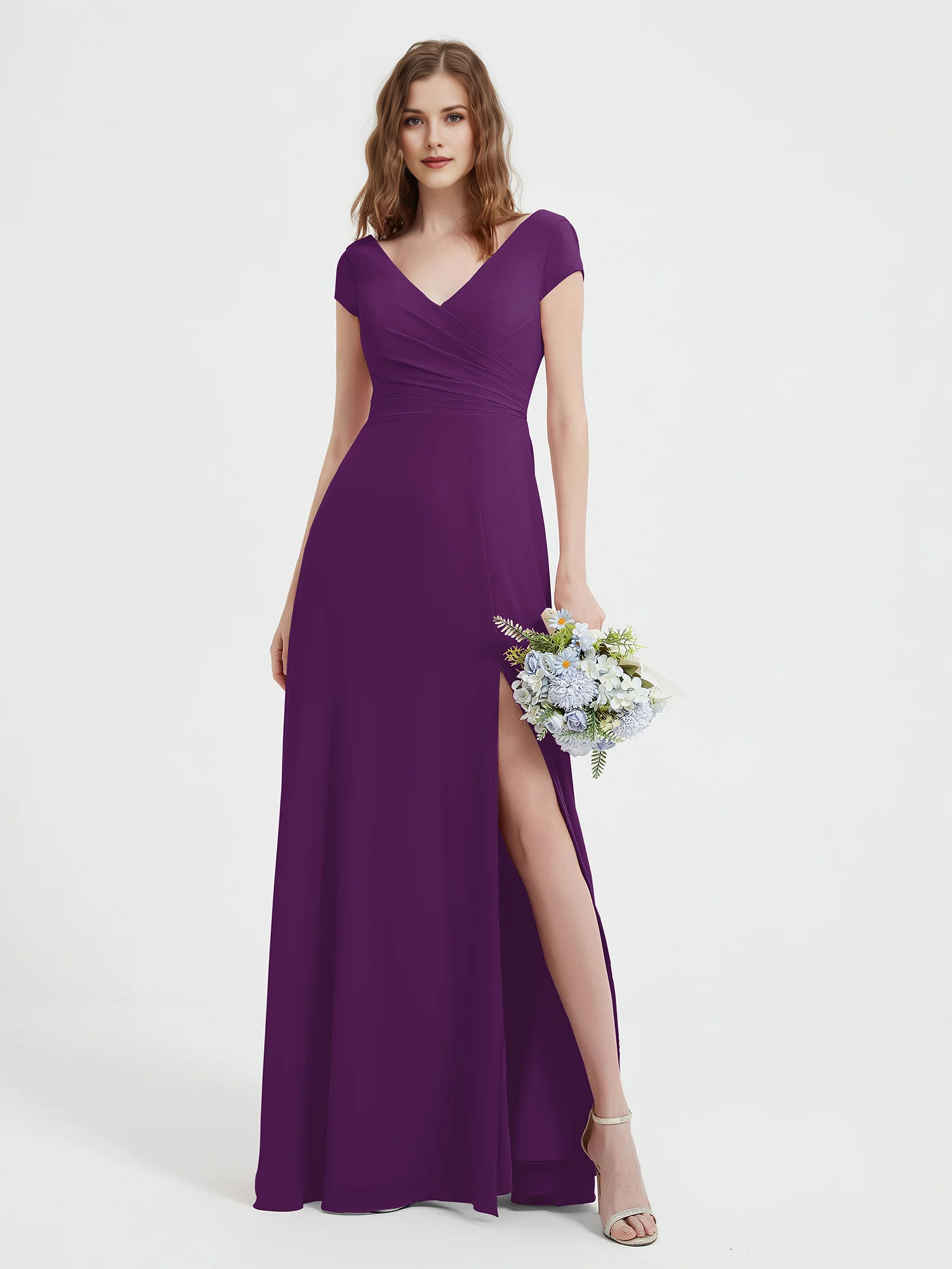 Vestido largo de noche de gasa para damas de honor con cuello en V, manga casquillo, cintura cruzada y abertura alta