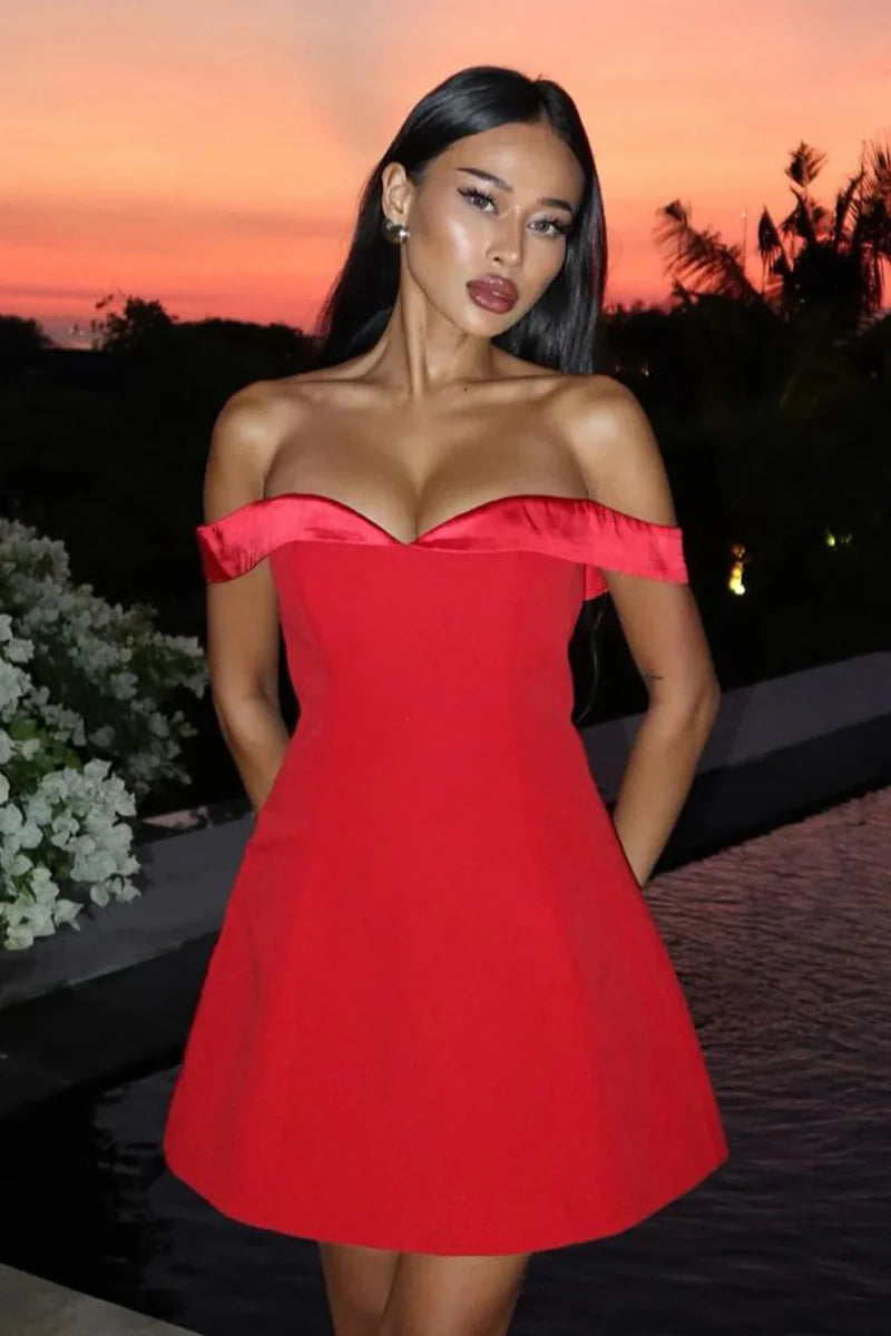 Vestido de Fiesta Mini Ajustado con Fruncido y Tirantes de Espagueti con Escote Pronunciado para Fiesta de Bienvenida