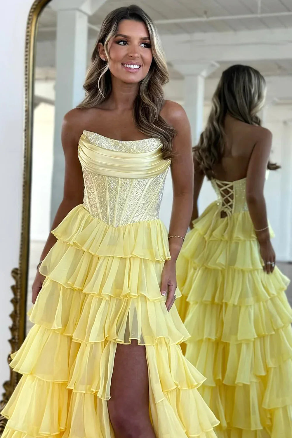 Vestido de fiesta de gasa con corpiño fruncido y escote palabra de honor línea A con pedrería