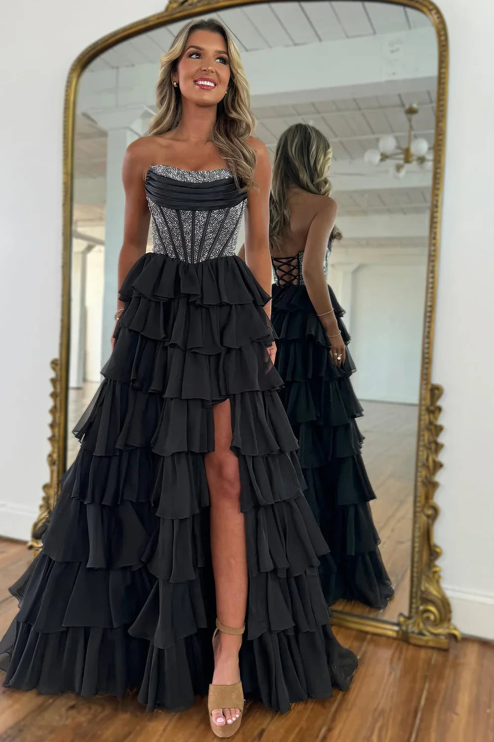 Vestido de fiesta de gasa con corpiño fruncido y escote palabra de honor línea A con pedrería