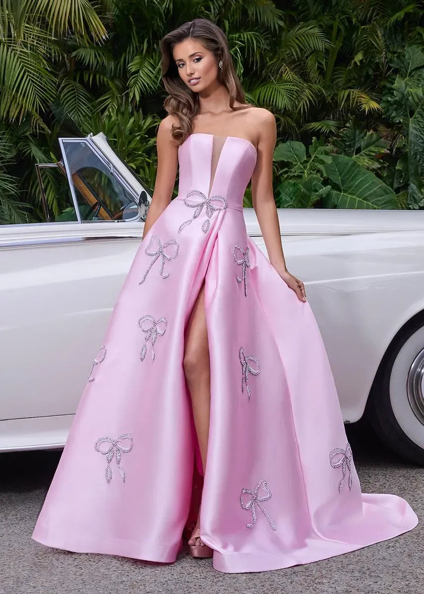 Elegante Vestido de Fiesta Largo con Abalorios y Lazo de Satén sin Tirantes Corte Princesa con Falda Acampanada