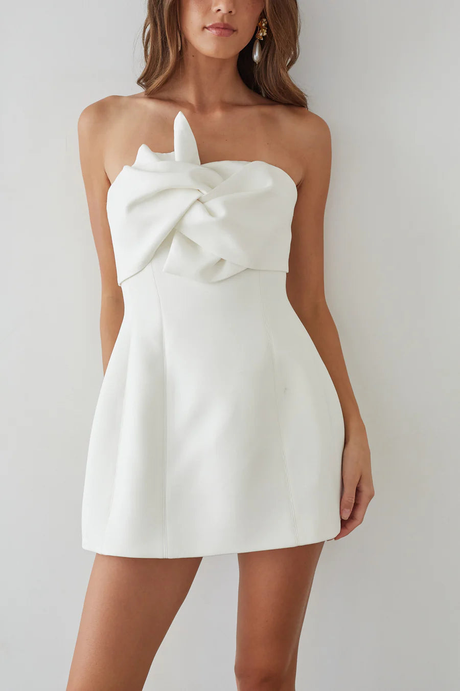 A-Line Strapless Twist Front Bubble Homecoming Dress Mini Cocktail Dress