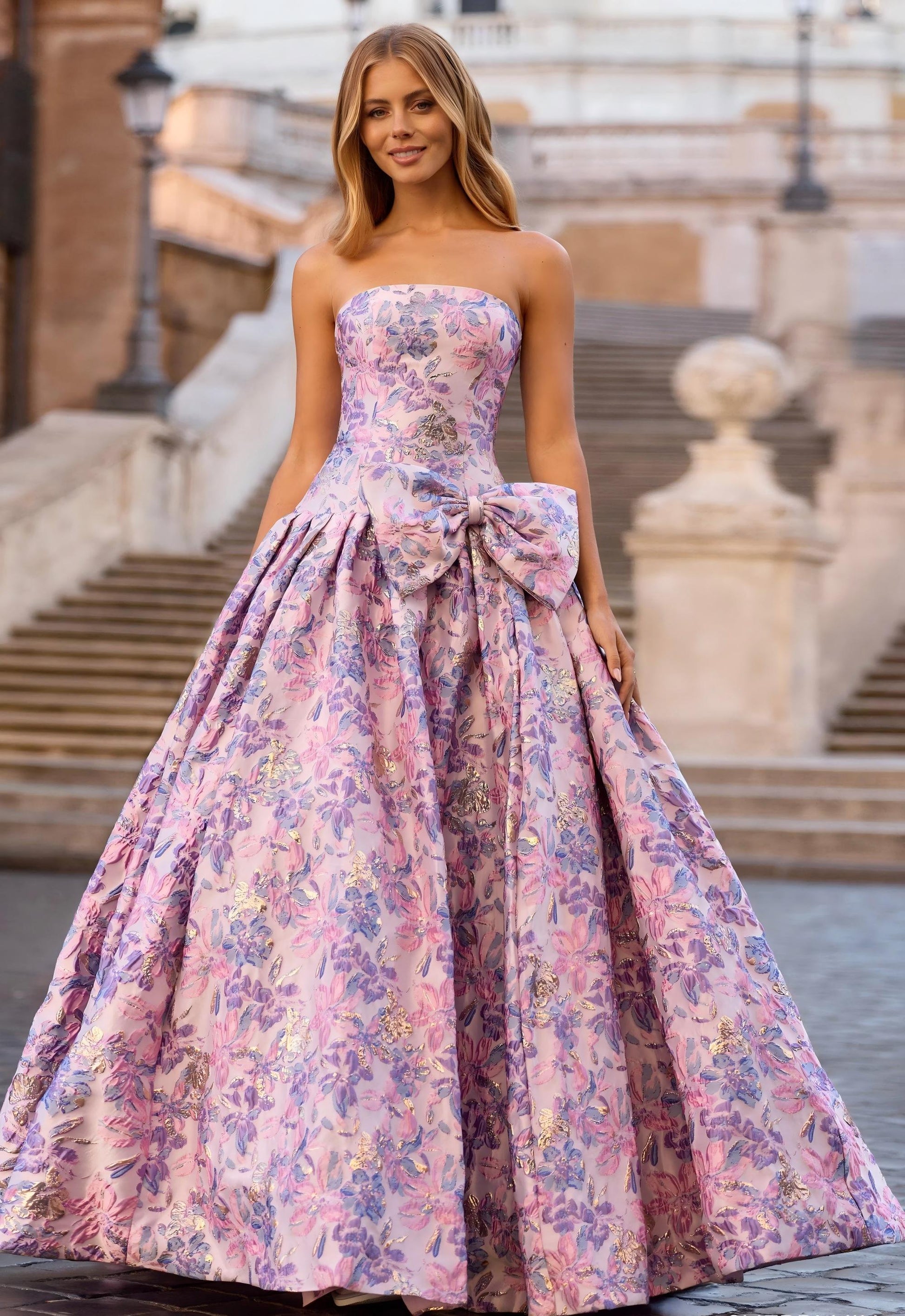 Elegante vestido de fiesta palabra de honor acampanado con detalle de lazo y jacquard
