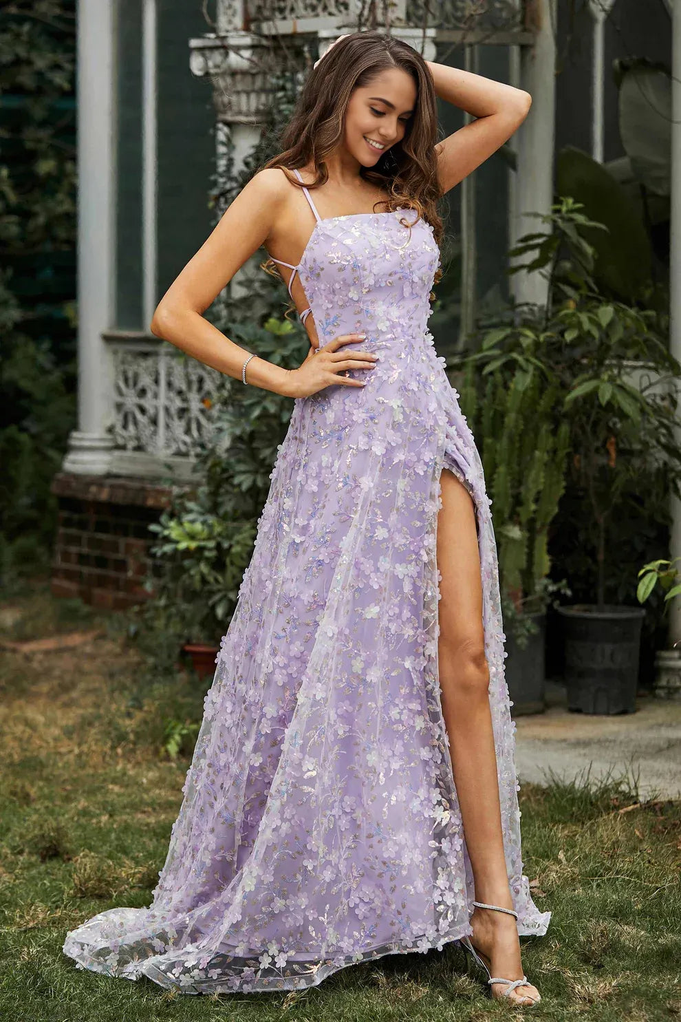 Vestido de noche formal de tul con tirantes finos y escote en A con aplicaciones y abertura