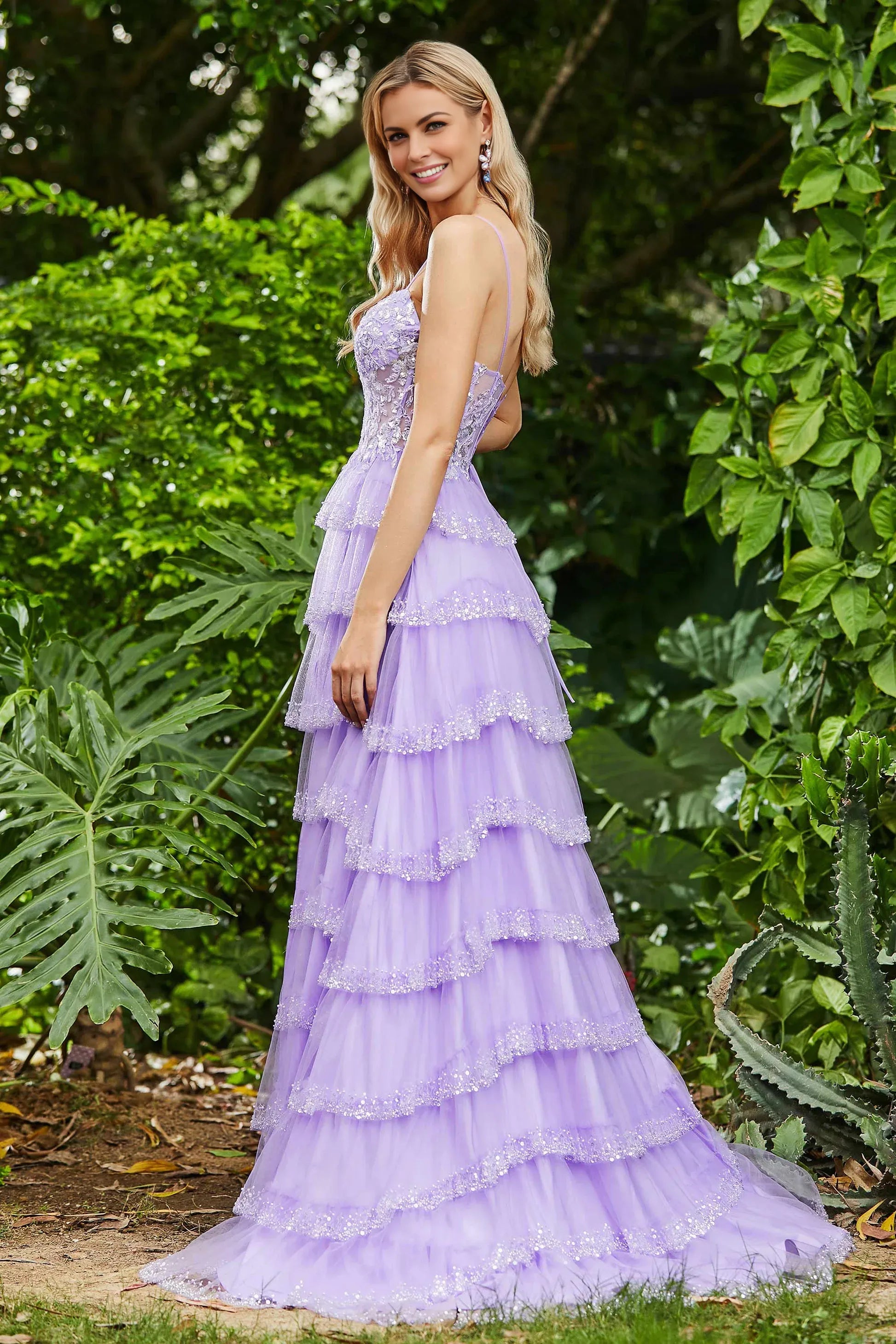 Vestido de noche formal con tirantes finos, escote de princesa, línea A, apliques, tul en capas y abertura