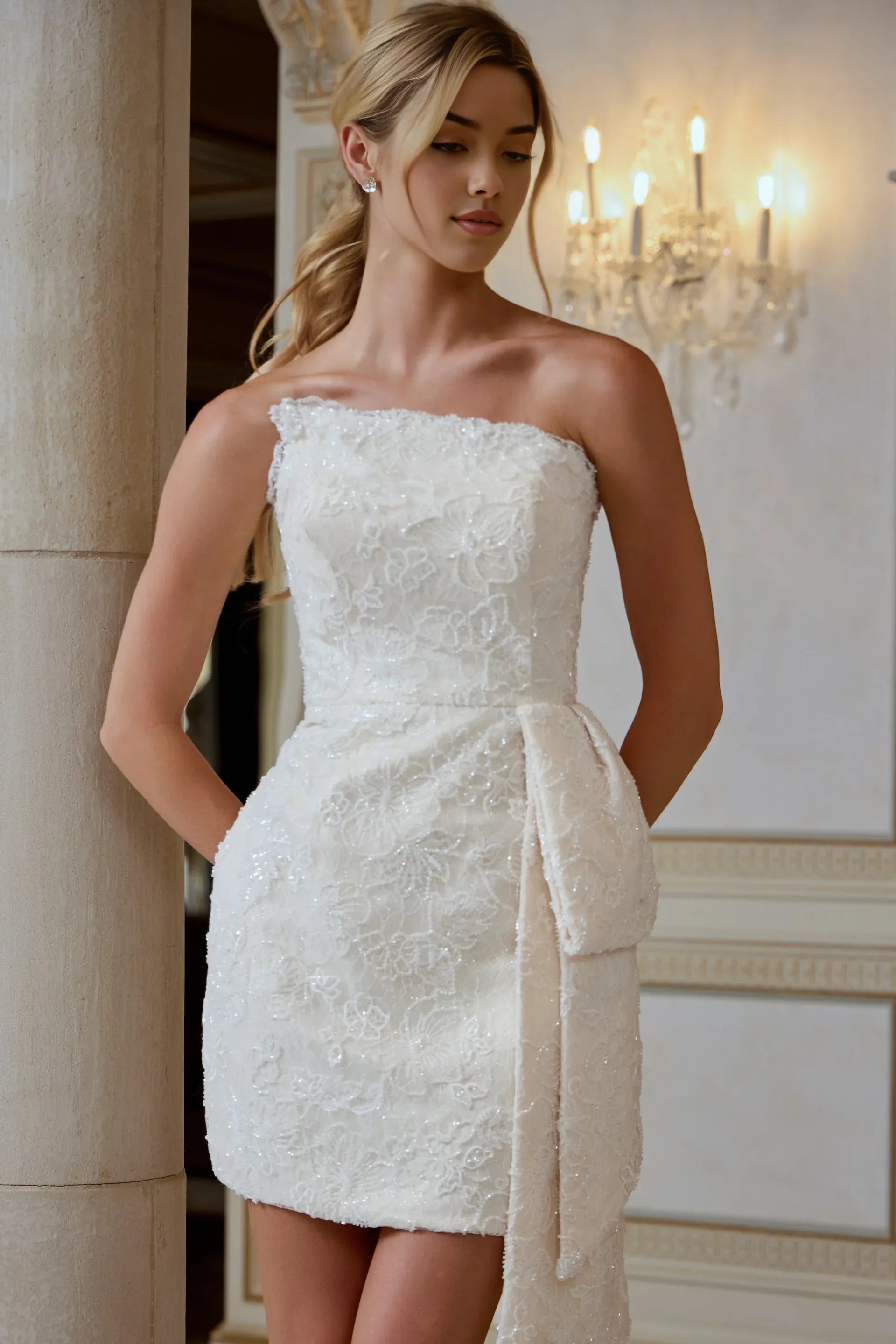 Vestido de novia o de regreso a casa corto de encaje sin tirantes asimétrico con corte tipo vaina
