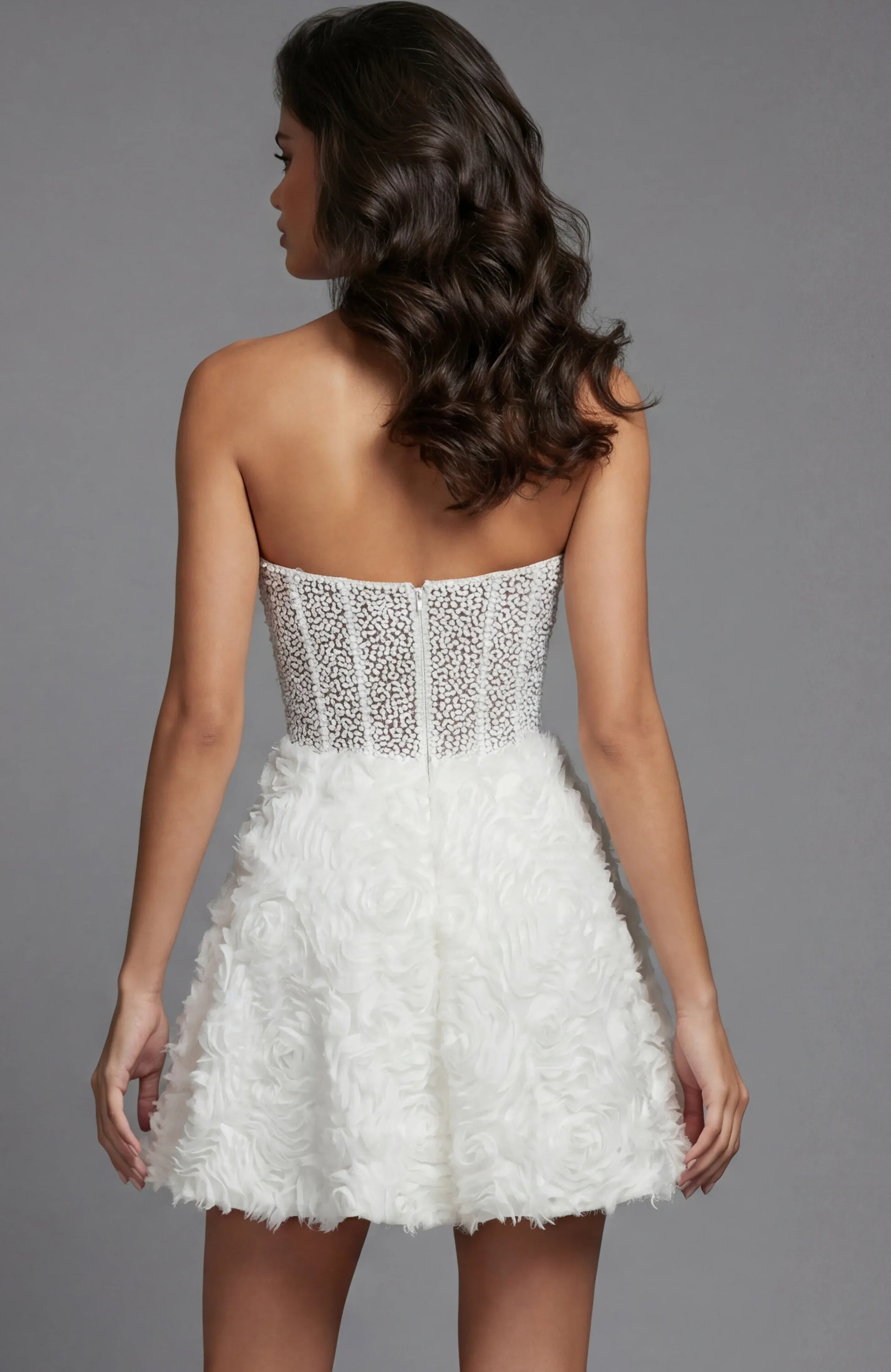 Vestido de fiesta corto de línea A sin tirantes con corsé de cuentas y flores en 3D para regreso a casa