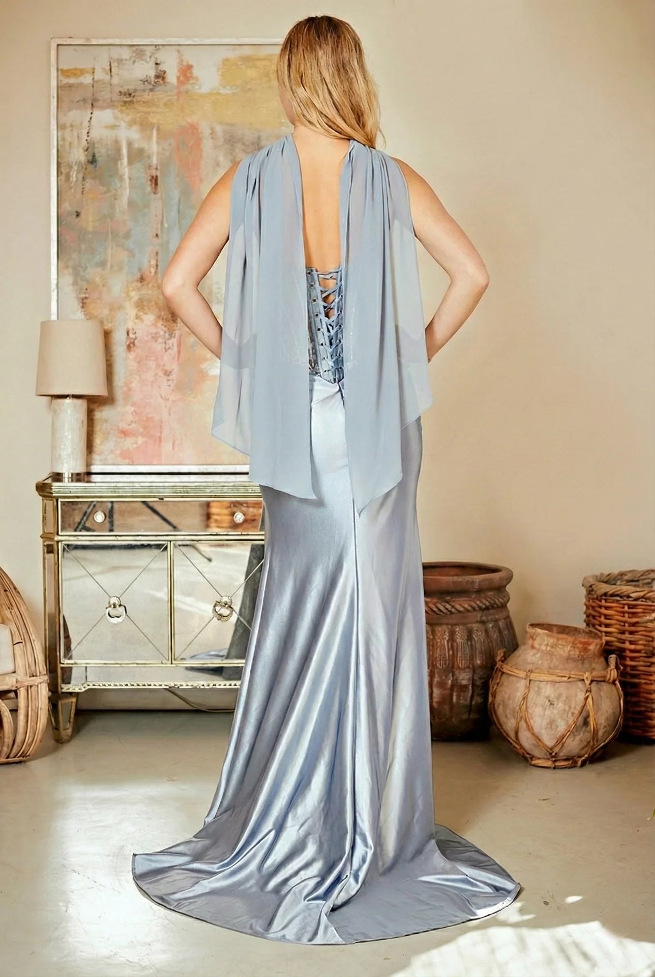 Vestido largo de fiesta tipo sirena de satén sin tirantes con corsé de malla y abalorios