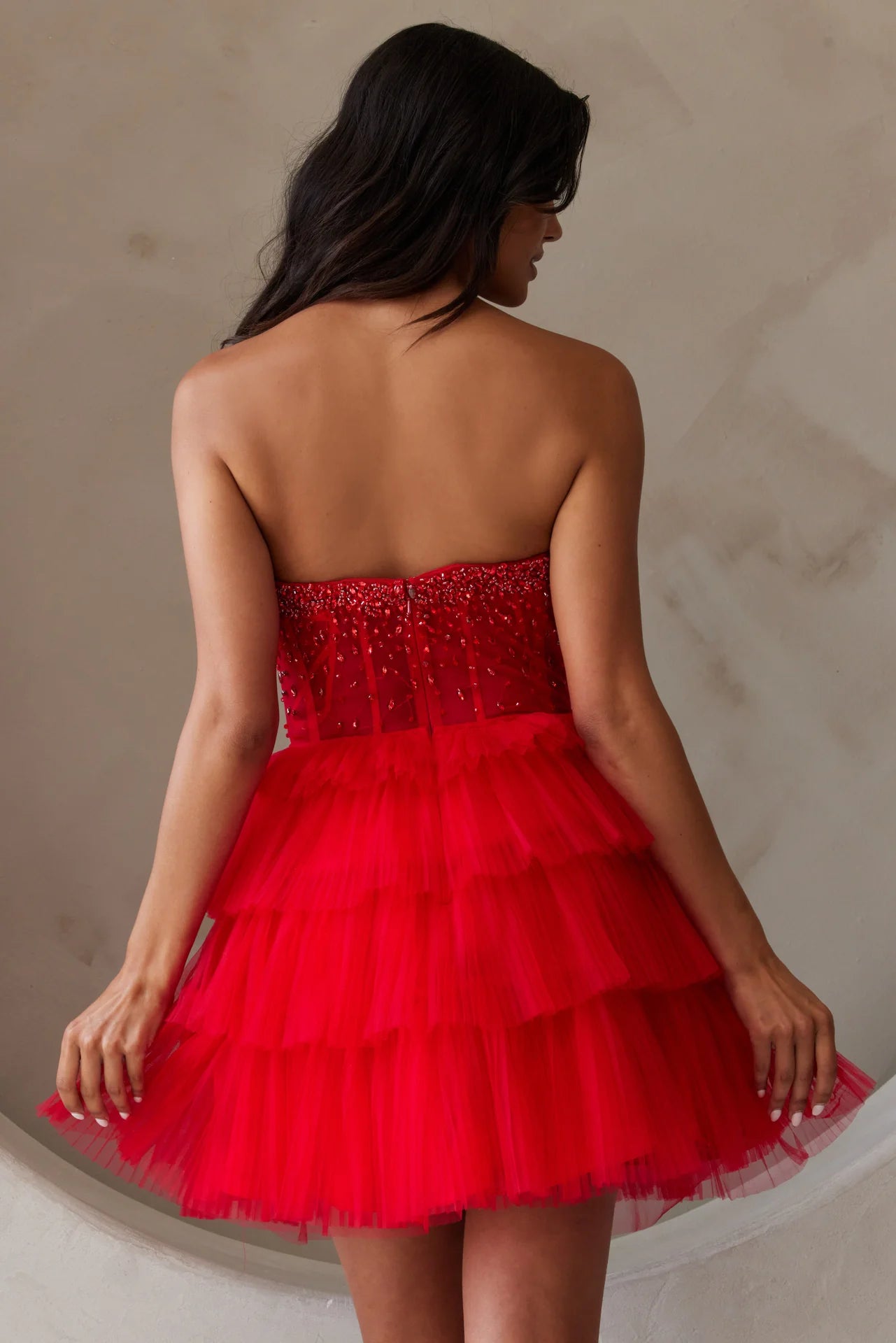 Vestido mini de fiesta de tul con volantes, sin tirantes, con pedrería y silueta A para regreso a casa