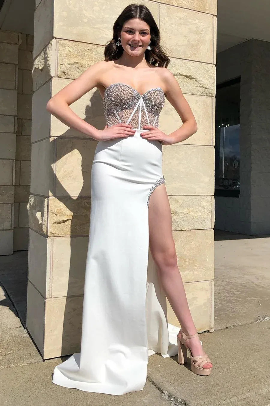 Vestido de Noche Largo de Sirena de Satén con Cuentas, Escote Corazón, sin Tirantes y sin Espalda