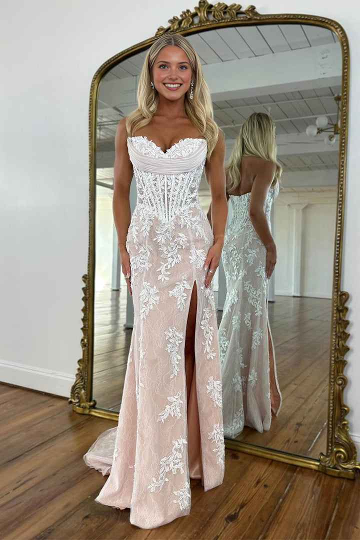 Vestido de Noche Sirena con Escote Corazón, Encaje Aplicado, Abertura Alta y sin Tirantes para Fiesta de Graduación