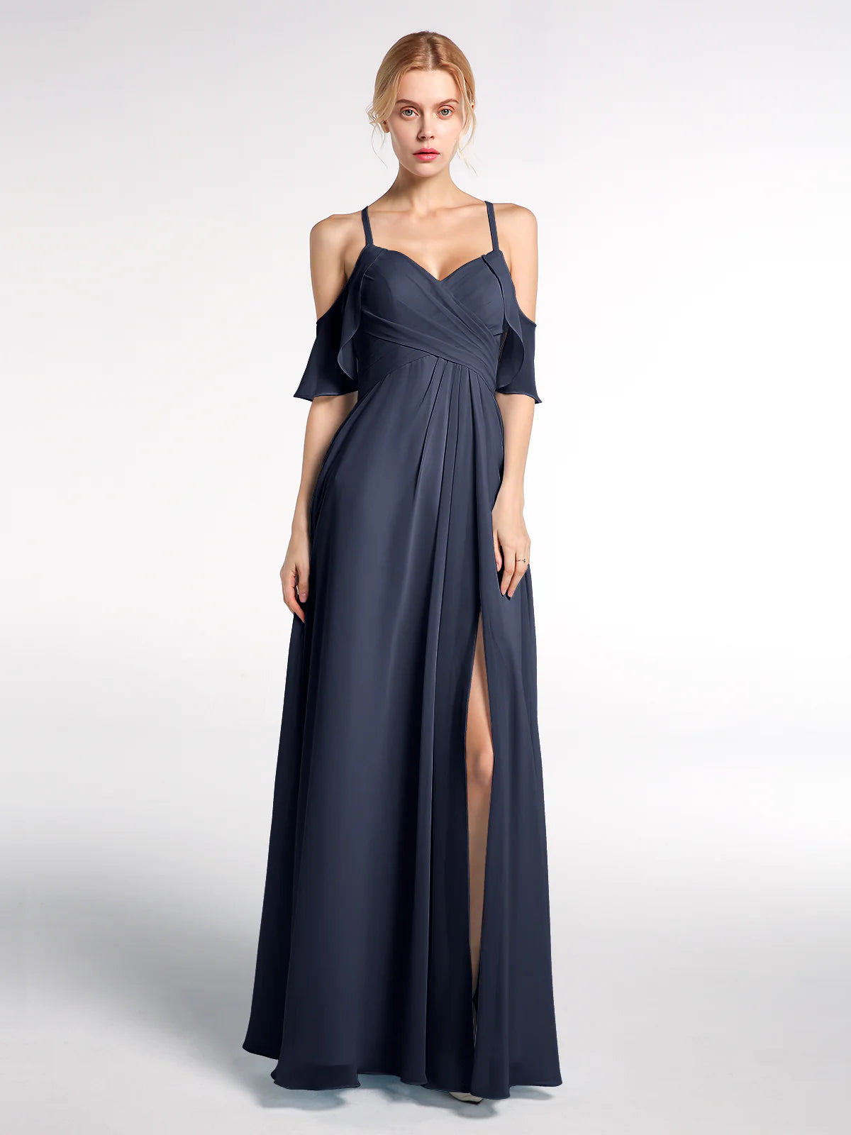 Vestido maxi de chifón para dama de honor con escote corazón, hombros descubiertos, volantes y abertura