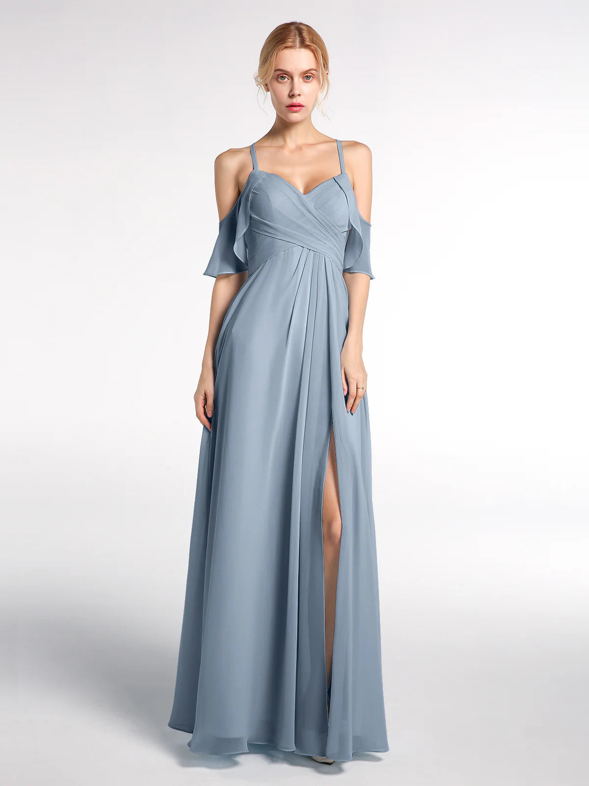 Vestido maxi de chifón para dama de honor con escote corazón, hombros descubiertos, volantes y abertura
