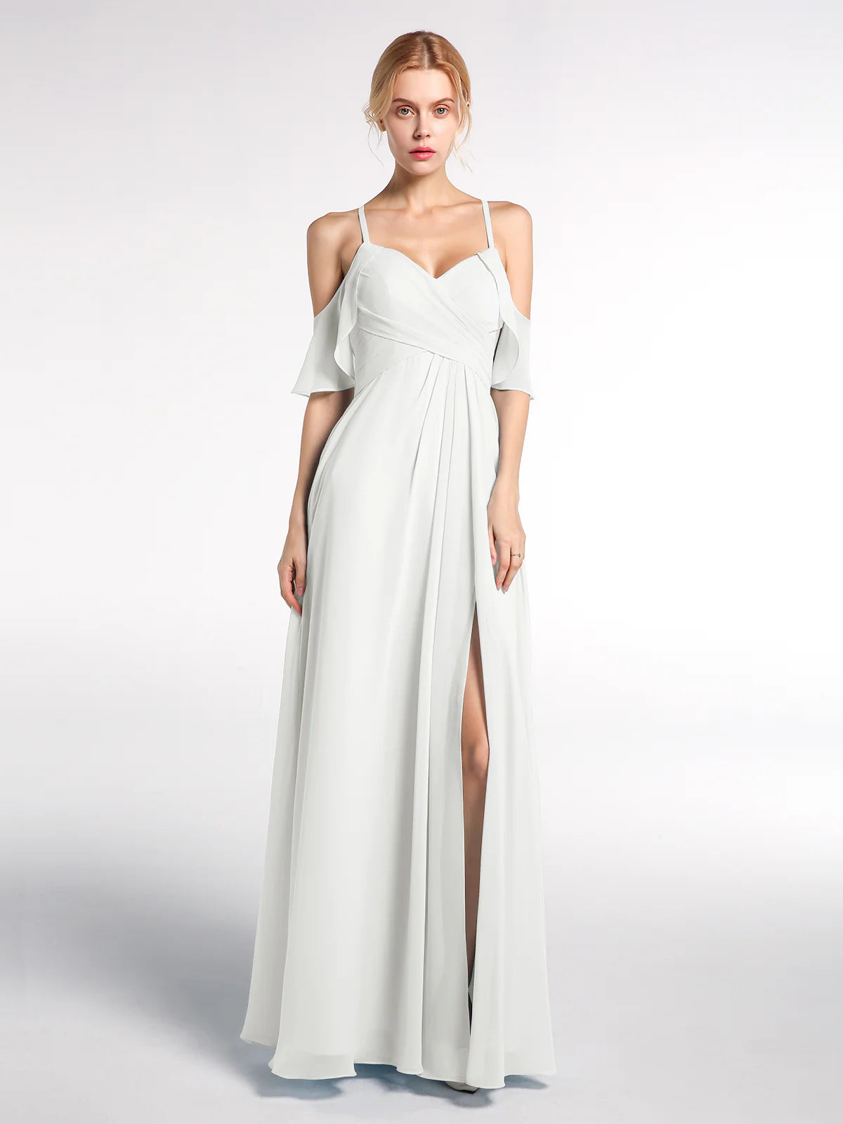 Vestido maxi de chifón para dama de honor con escote corazón, hombros descubiertos, volantes y abertura