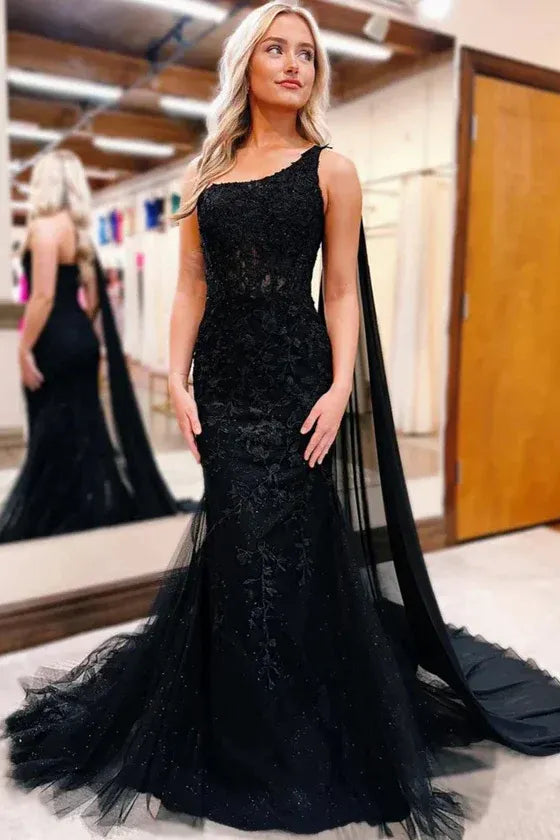 Vestido de fiesta de sirena de encaje negro con capa de un solo hombro