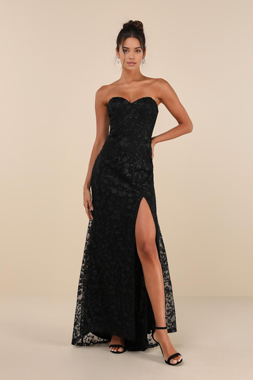 Vestido largo de noche formal sin tirantes con bordado floral, corte trompeta/sirena y abertura alta para fiesta de graduación