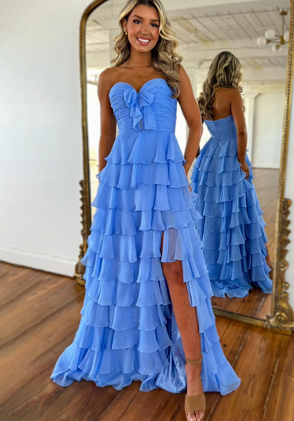 Vestido de fiesta de chifón con escote corazón, corte en A, sin tirantes, con lazo, volantes, cremallera trasera, capas y abertura