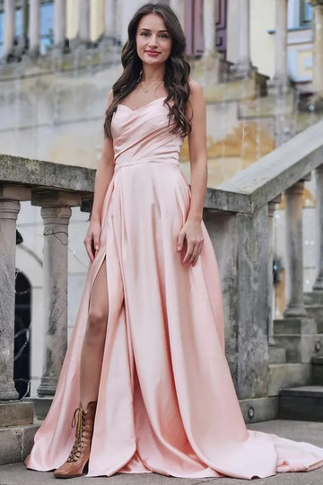 Vestido de fiesta de satén rosa rubor línea A con escote drapeado y tirantes finos