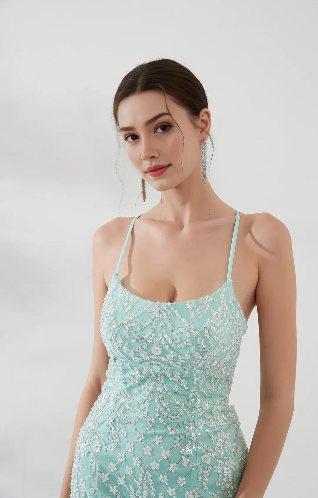 Minivestido de fiesta de cóctel de lentejuelas con tirantes finos y corte ceñido Glamorous