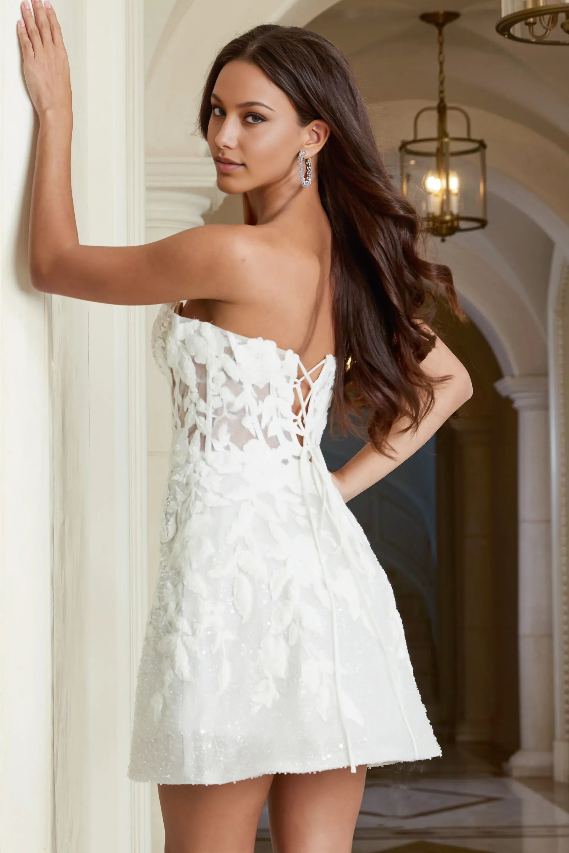 Glamorous Bodycon Strapless Lace Short Corset LaceUp Homecoming Dress