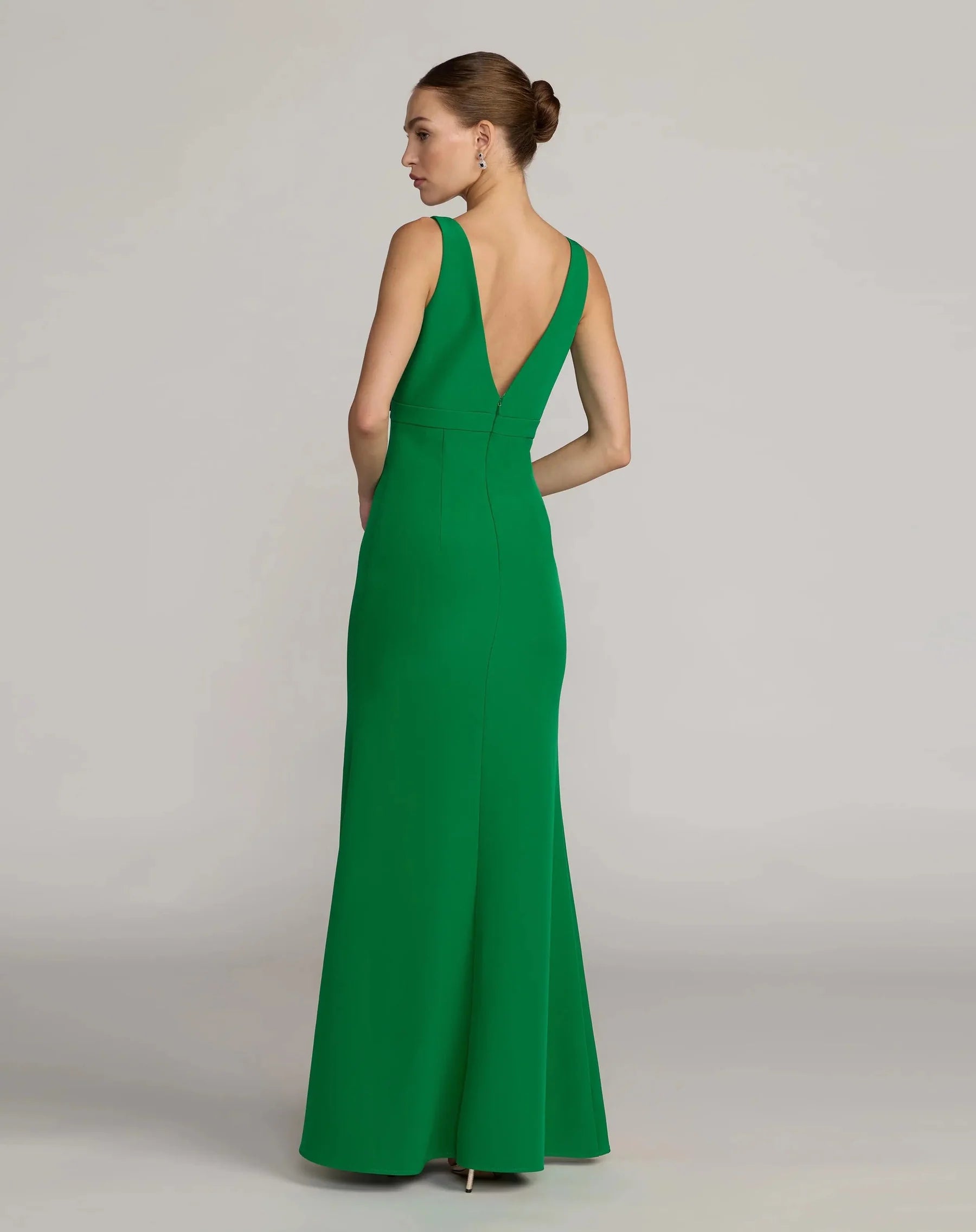 Bow Front V-Neck Sleeveless Crepe Mermaid Gown Wedding Guest Dress