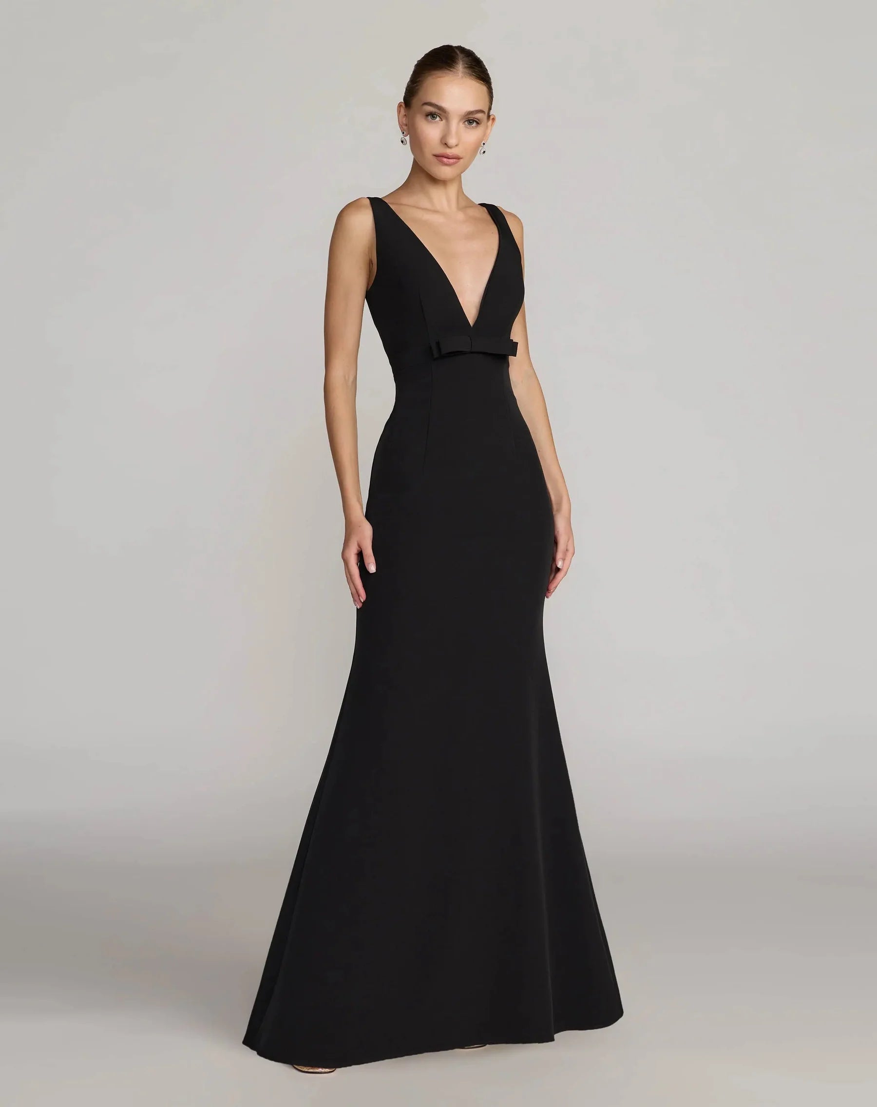 Bow Front V-Neck Sleeveless Crepe Mermaid Gown Wedding Guest Dress