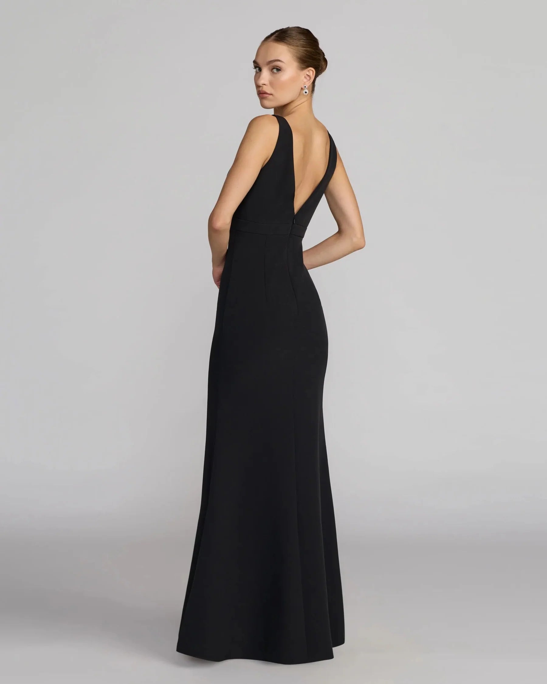 Bow Front V-Neck Sleeveless Crepe Mermaid Gown Wedding Guest Dress