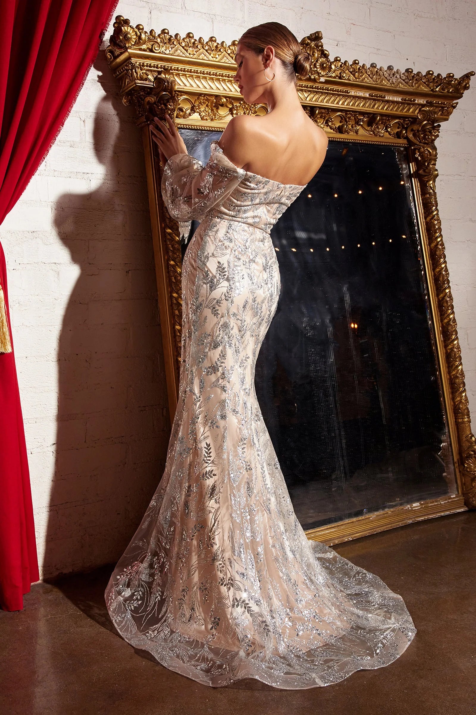 Breathtaking Trumpet Sweetheart Long-Sleeve Tulle Mother of the Bride Dress Embroidered Evening Gown