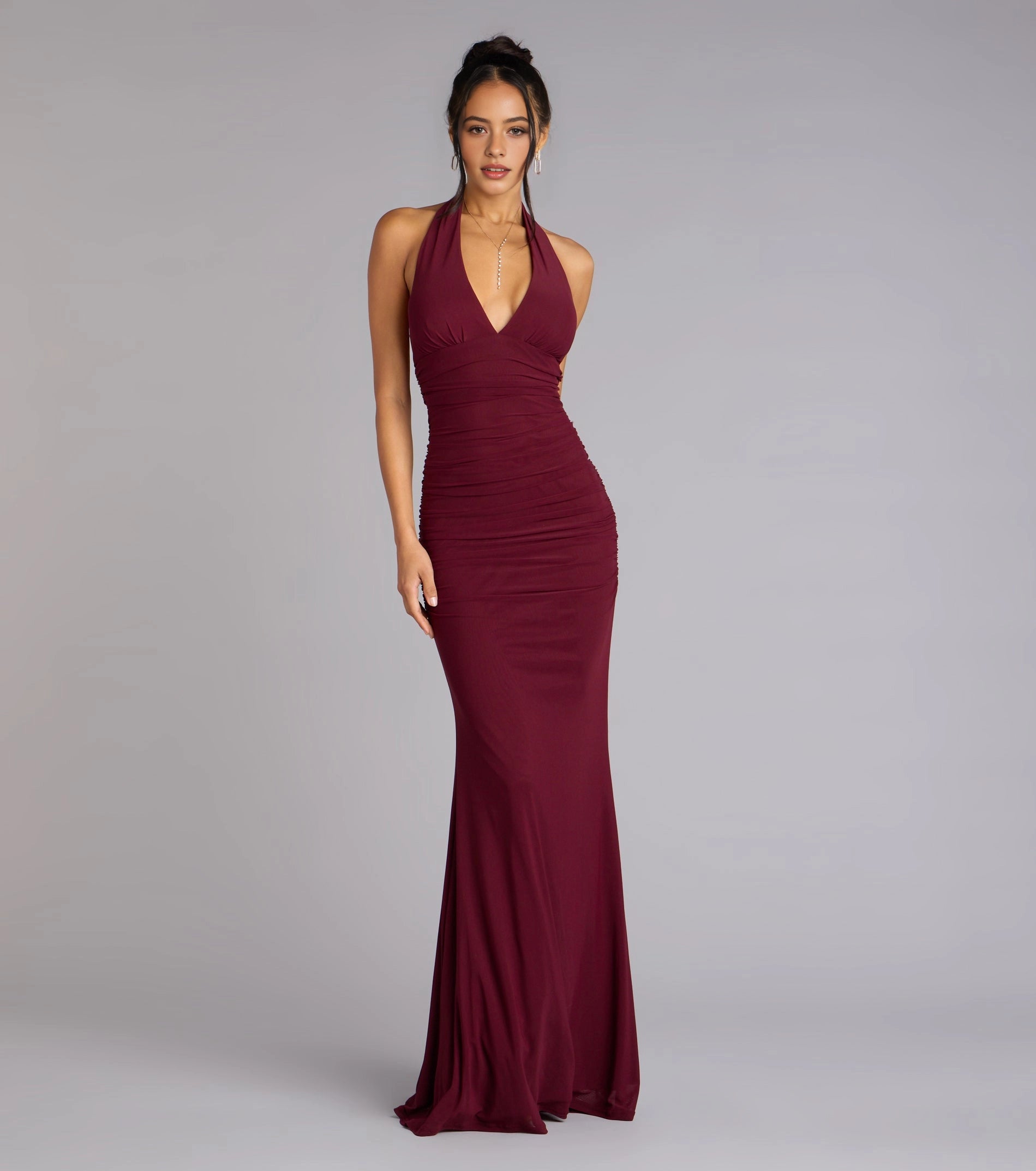 Vedress burgundy prom dress,front view halter deep v‑neck,ruched jersey fabric,form‑fitting mermaid floor‑length skirt,grey studio background