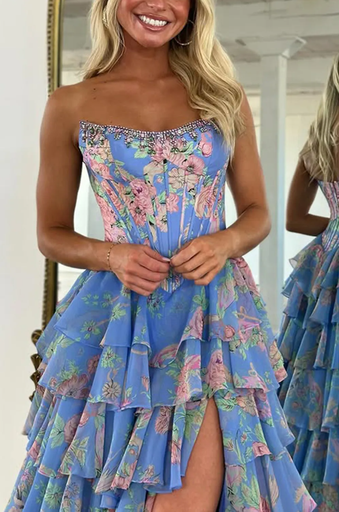 Vestido de Fiesta Largo con Corsé, Escote Corazón, Estampado Floral, Volantes en Capas, Abertura Alta y Corpino Bordado