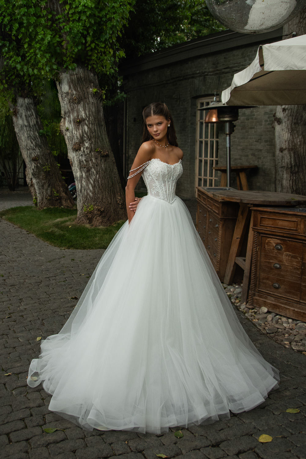 Vedress dreamy lace tulle ballgown wedding dress sweetheart off shoulder pearl strap floor length garden bridal gown