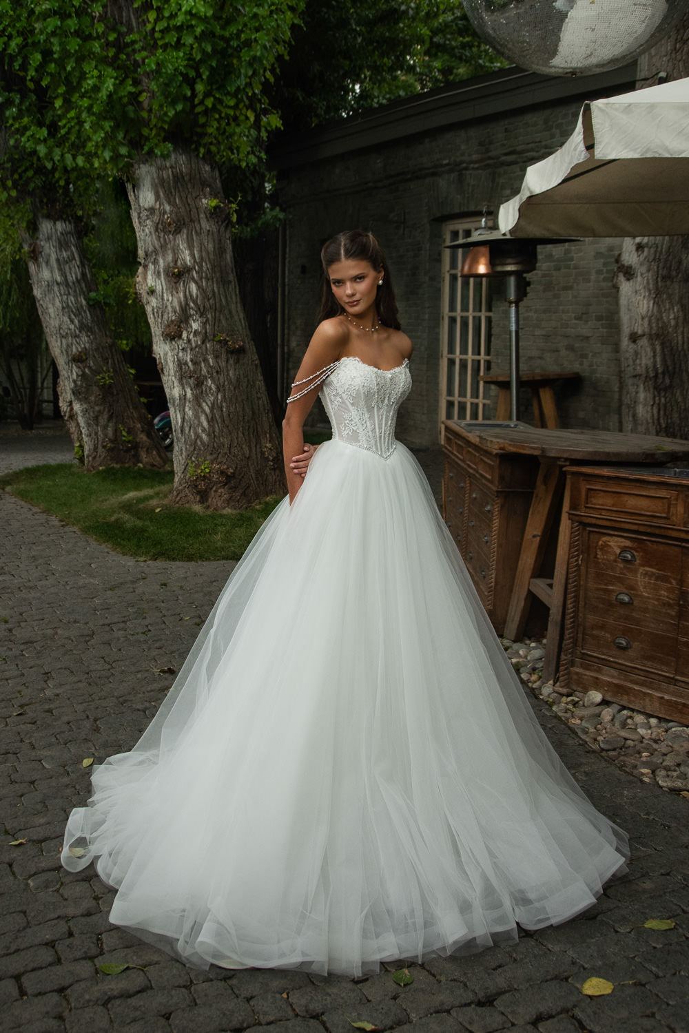 Vedress dreamy lace tulle ballgown wedding dress sweetheart off shoulder pearl strap floor length garden bridal gown