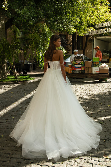 Dreamy Ballgown Sweetheart Off-shoulder Pearl Strap Sheer Back Floor-length Wedding Dress