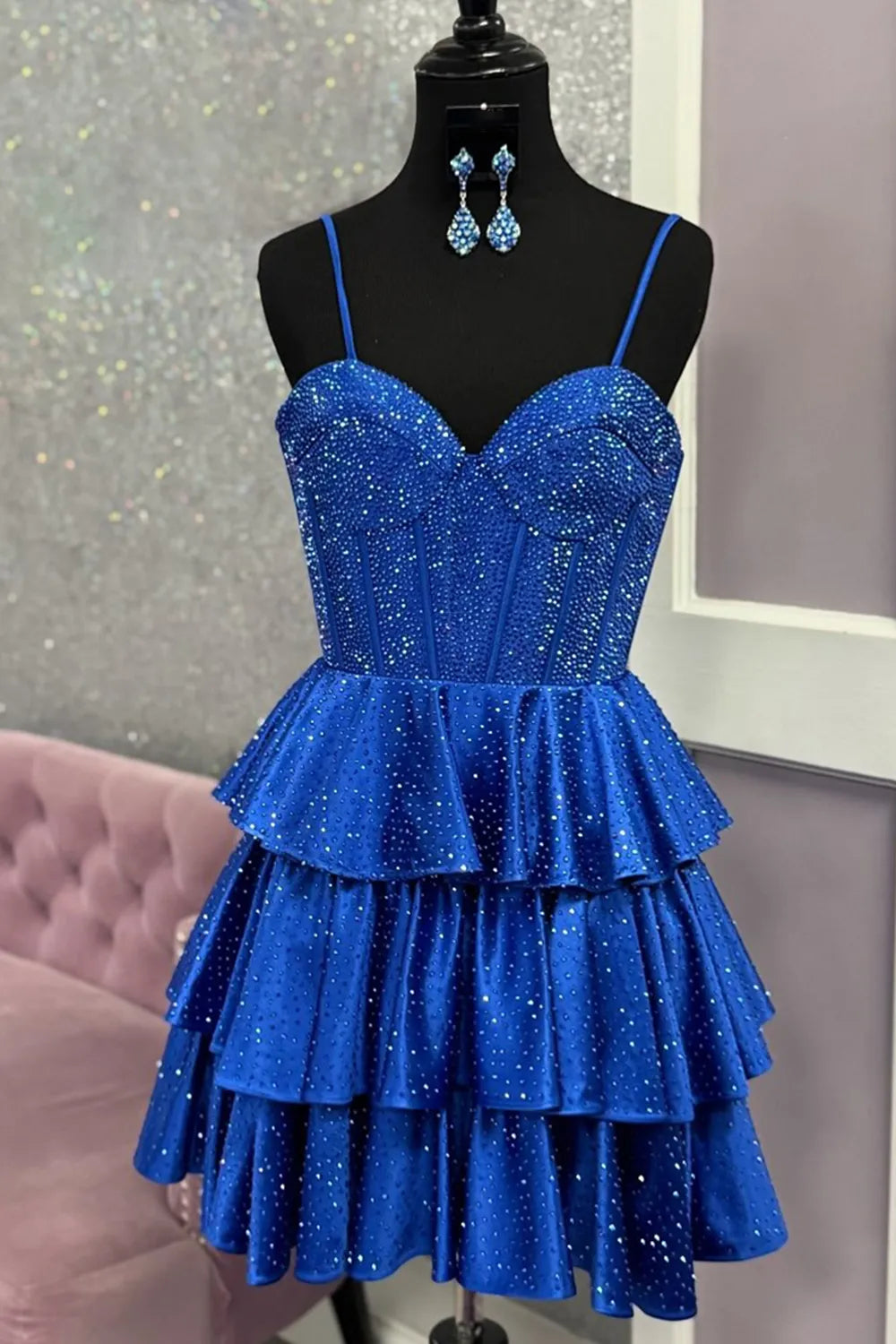 Vestido de Fiesta Mini Ajustado con Fruncido y Tirantes de Espagueti con Escote Pronunciado para Fiesta de Bienvenida
