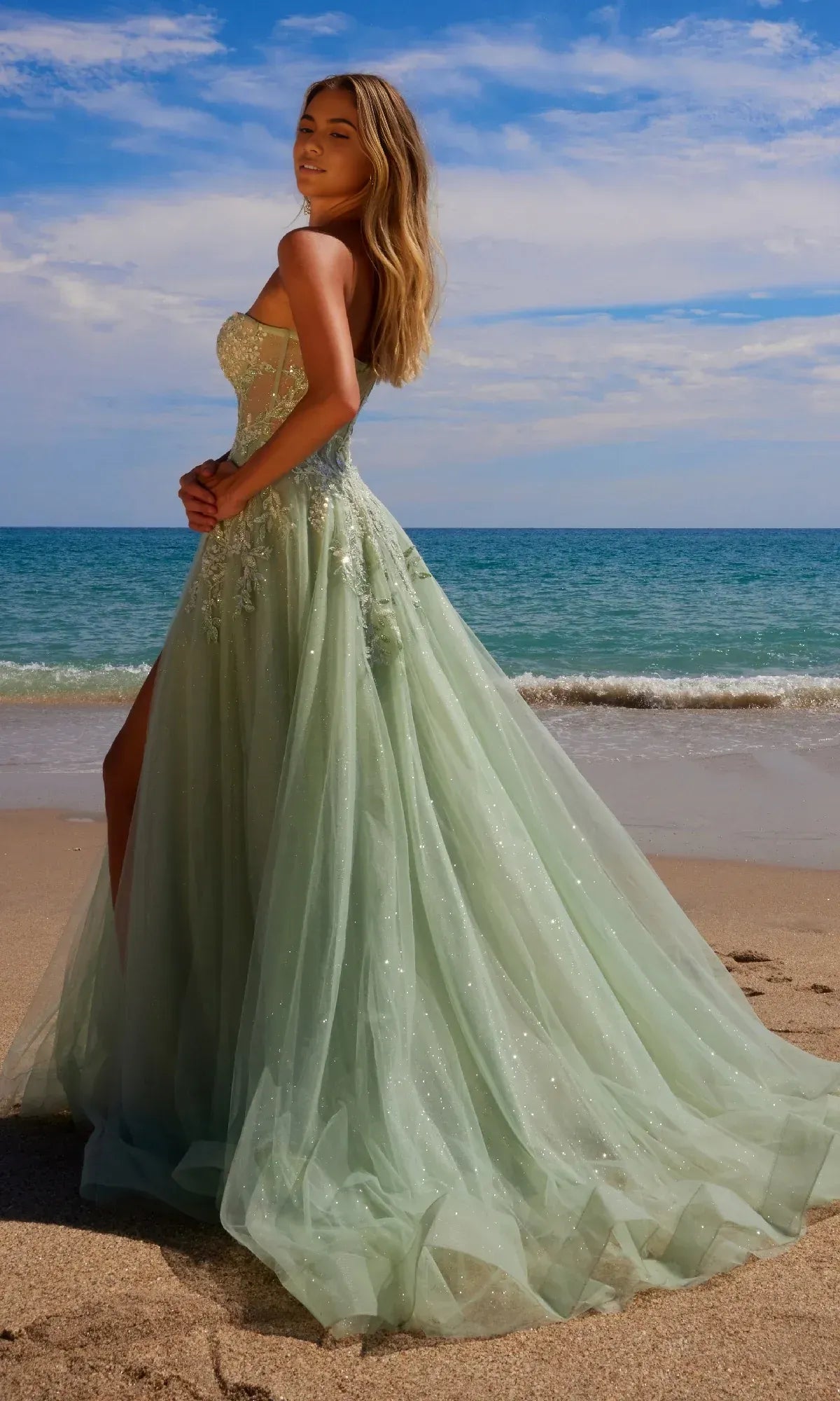 Dreamy A-Line Strapless Sleeveless Tulle Maxi High Slit Applique Prom Dress Ball Gown