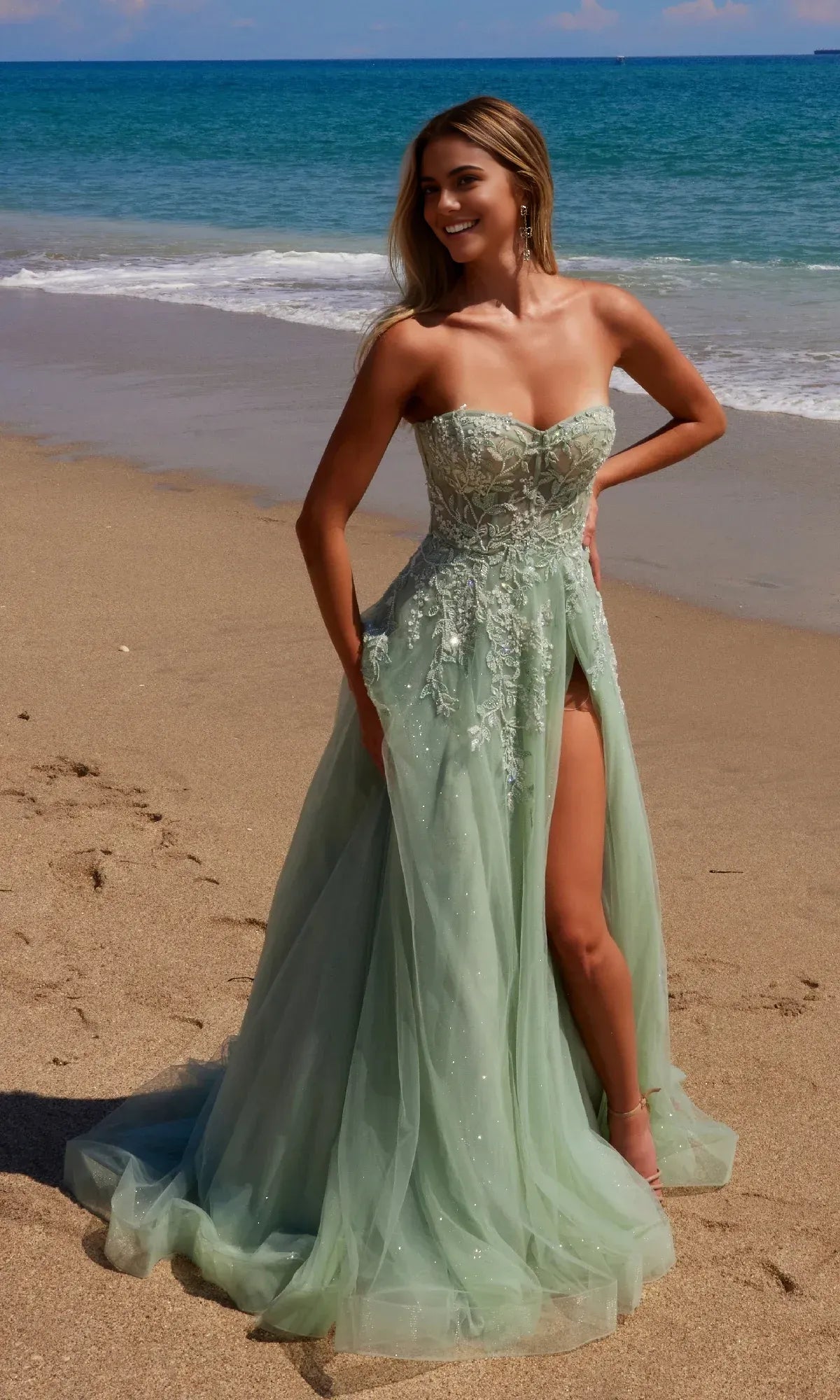 Dreamy A-Line Strapless Sleeveless Tulle Maxi High Slit Applique Prom Dress Ball Gown