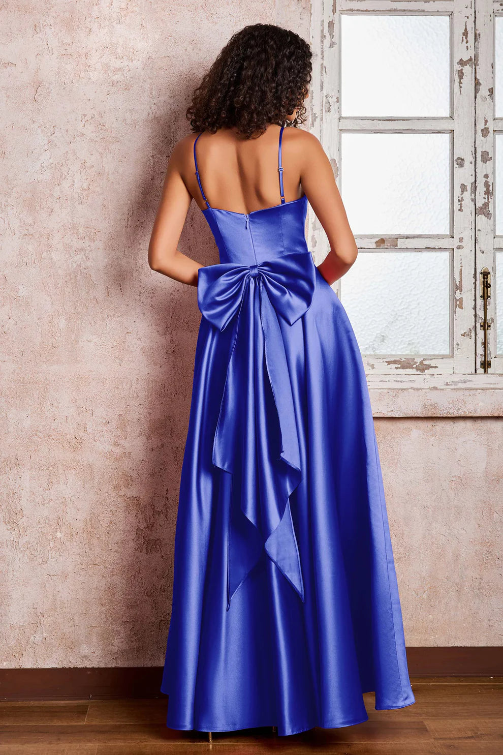 Elegante Vestido de Noche de Satén con Tirantes Finos y Corte en A, Largo hasta el Suelo, con Lazo en la Espalda para Fiesta de Graduación