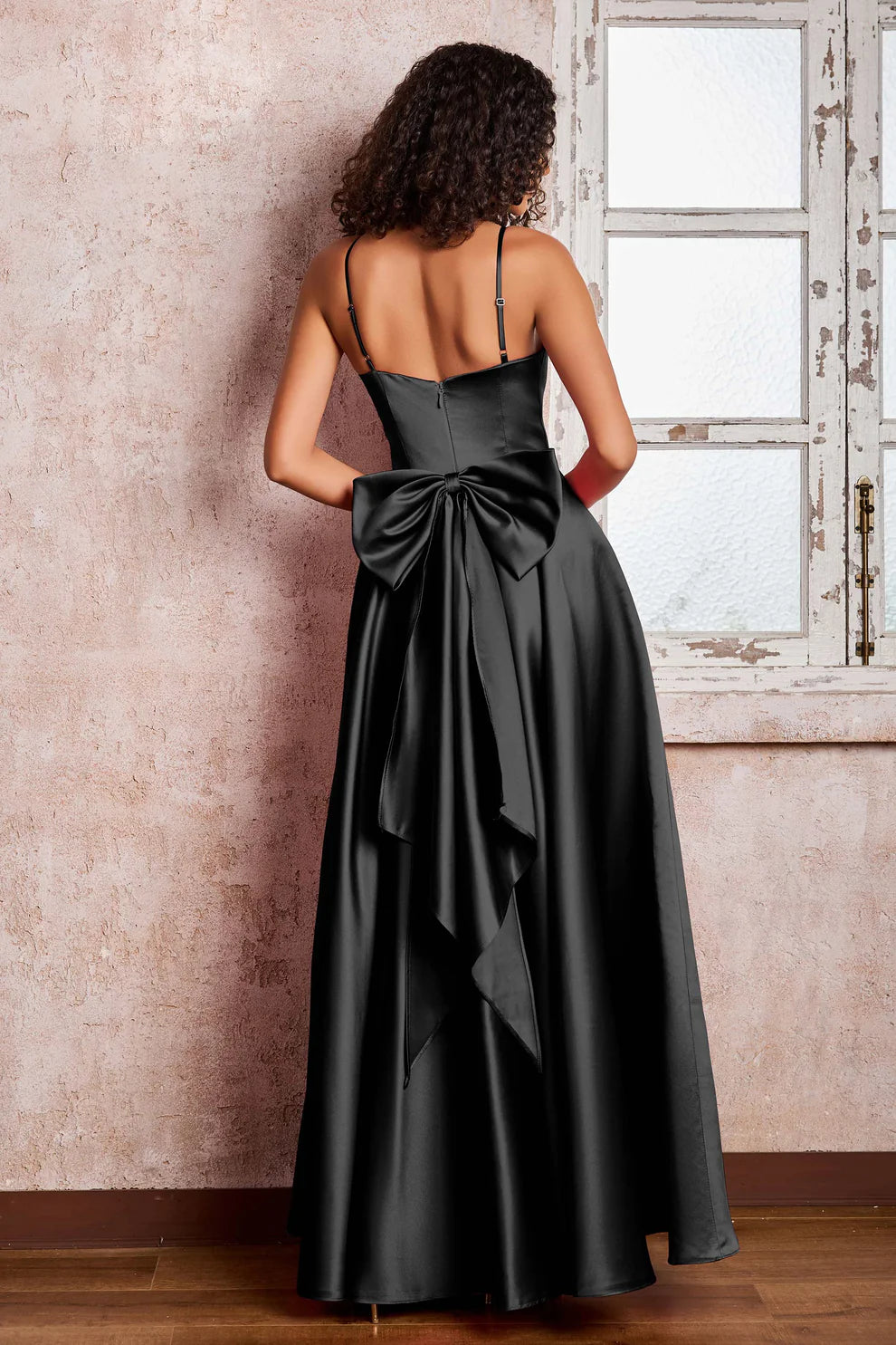 Elegante Vestido de Noche de Satén con Tirantes Finos y Corte en A, Largo hasta el Suelo, con Lazo en la Espalda para Fiesta de Graduación