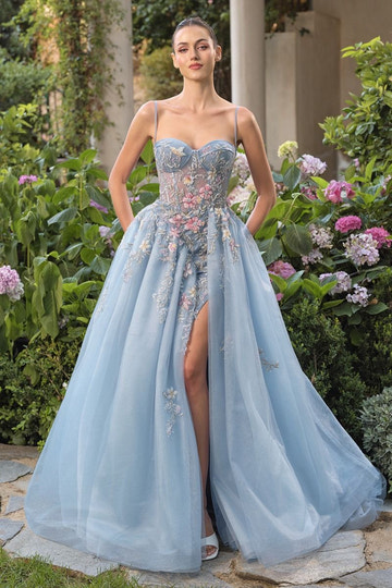 Elegante vestido de fiesta formal largo hasta el suelo de tul bordado con tirantes finos y corte en A