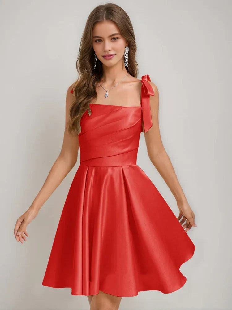 Vestido de Fiesta Mini Ajustado con Fruncido y Tirantes de Espagueti con Escote Pronunciado para Fiesta de Bienvenida