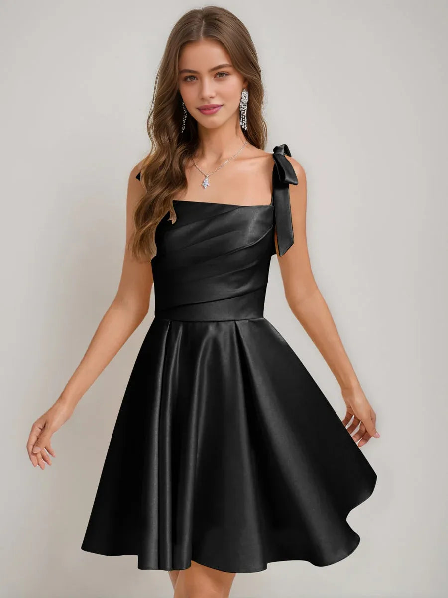 Vestido de Fiesta Mini Ajustado con Fruncido y Tirantes de Espagueti con Escote Pronunciado para Fiesta de Bienvenida