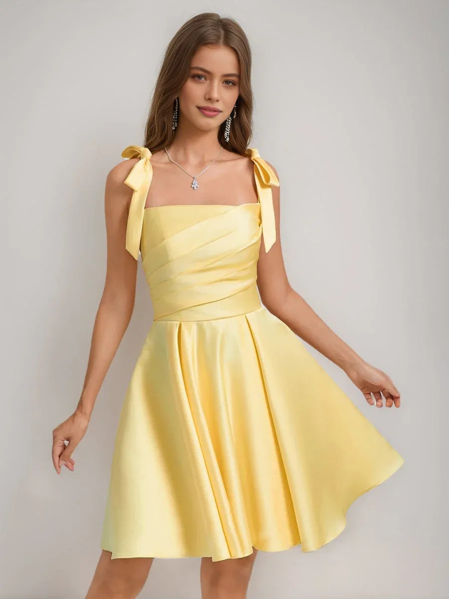 Vestido de Fiesta Mini Ajustado con Fruncido y Tirantes de Espagueti con Escote Pronunciado para Fiesta de Bienvenida
