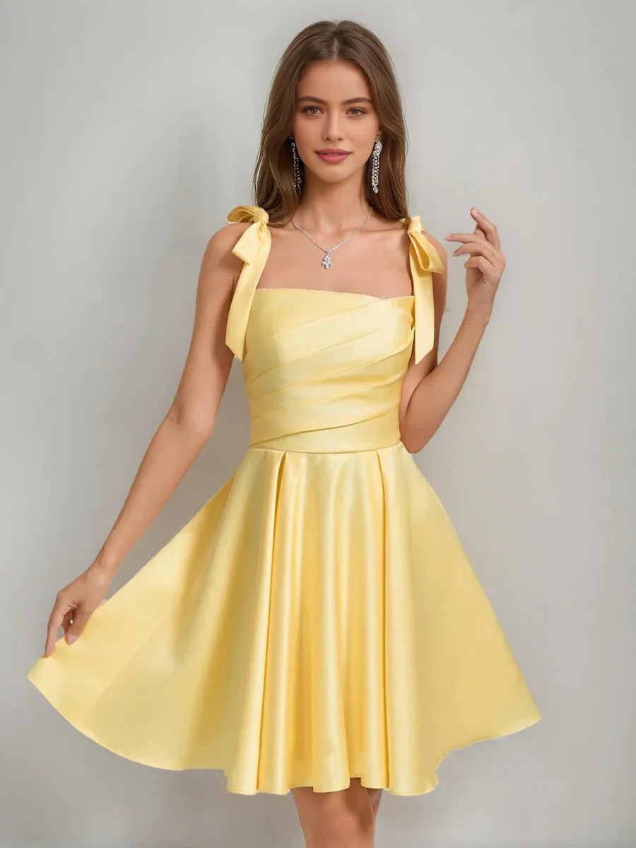 Vestido de Fiesta Mini Ajustado con Fruncido y Tirantes de Espagueti con Escote Pronunciado para Fiesta de Bienvenida