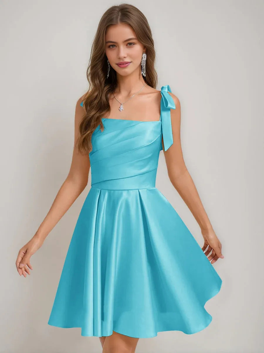 Vestido de Fiesta Mini Ajustado con Fruncido y Tirantes de Espagueti con Escote Pronunciado para Fiesta de Bienvenida